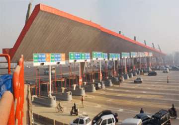 goons with weapons thrash nhai toll plaza staff near kanpur