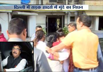 live gopinath munde s body reaches mumbai funeral tomorrow