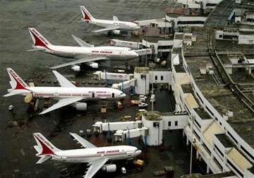 govt open to 100 per cent stake of pvt parties at 6 airports