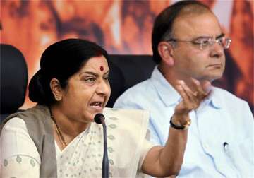 govt has lost its moral right to rule say jaitley sushma
