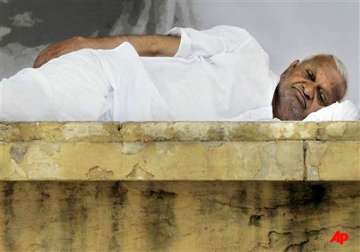 govt keeping all options open in case anna hazare s health worsens