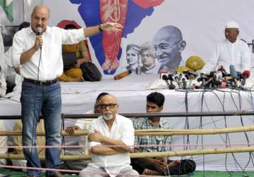 govt wrong in thinking hazare would give up anupam kher