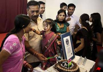 guinness measures world s shortest woman in india