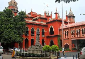 madras hc directs tamil actor cheran s daughter to stay with school headmistress