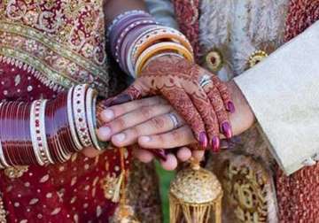 hc orders police protection to inter caste couple