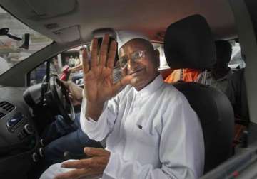 hazare dares govt to stop his fast on wednesday