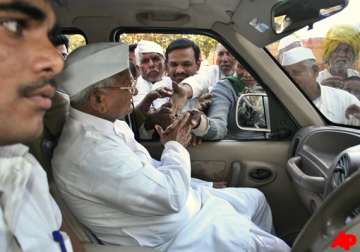 hazare leaves for ralegan siddhi