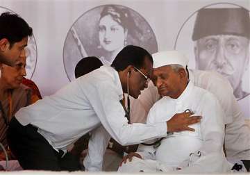 hazare refuses to end fast despite deterioration in health