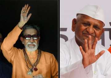 anna hazare should introspect says bal thackeray
