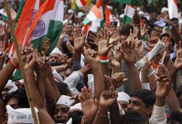 hazare supporters demonstrate outside kalmadi s house