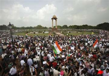 hazare supporters swamp vvip area near parliament
