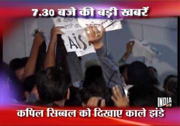 hazare s arrest sibal faces protests at seminar