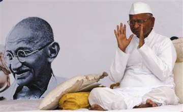 hazare s former army boss salutes him for his courage