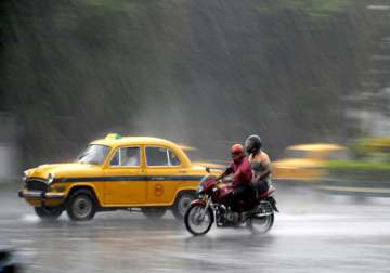 heavy rainfall in kolkata city waterlogged