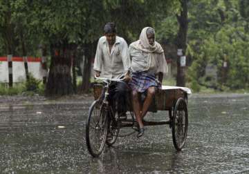 heavy rains claim 4 lives in uttar pradesh