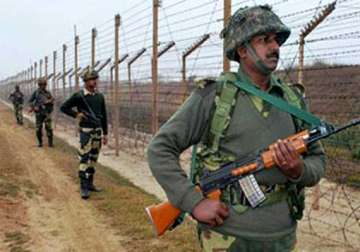 heavy firing between india pak rangers near jammu border intruder killed