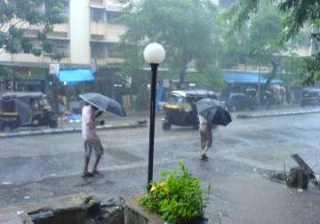 heavy rainfall lashes mumbai