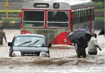 heavy rains continue in mumbai maharashtra