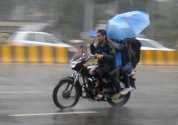 heavy rains lash mumbai