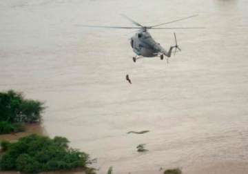 helicopters fail to drop food packets in flood hit orissa