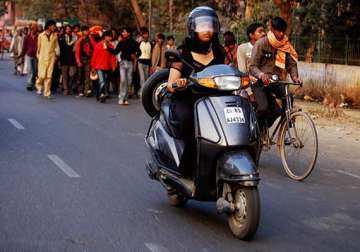 helmets mandatory for women riders sikh women exempted