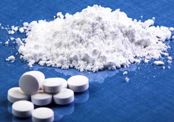 heroin valued rs.8 crore recovered three arrested