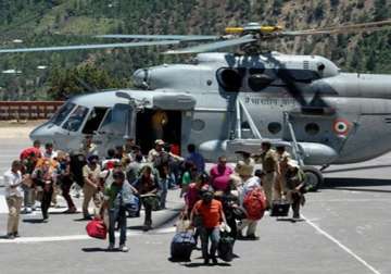 himachal rains 14 americans airlifted from kinnaur valley