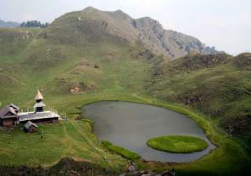 himachal tourist places come alive with cherry blossoms