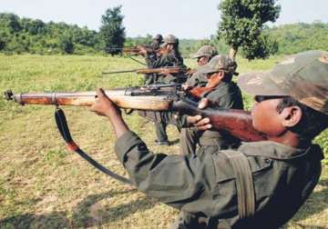 hundreds of maoists attack police station in gaya