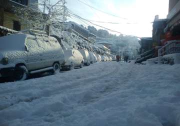 hundreds trapped in himachal snowfall in uttarakhand hp kashmir
