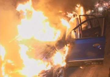 hyundai santro car catches fire in delhi