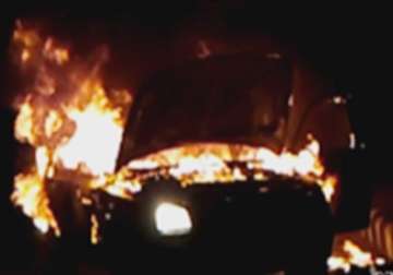 hyundai accent car catches fire in delhi