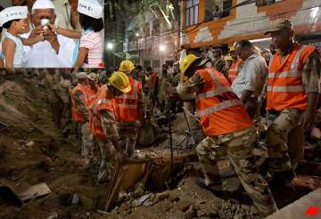 ikra joins team anna in protest over chandni mahal building collapse