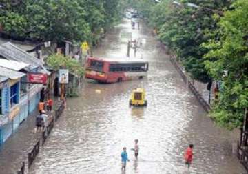 incessant rains throw life out of gear in bengal 6 killed