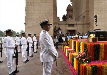 india gate not right place to build war memorial dikshit