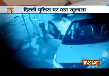 india tv sting operation exposes nexus between auto thieves and delhi police si suspended