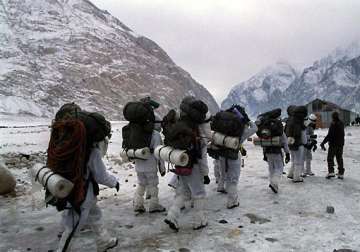 india flags off another expedition to siachen