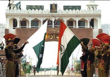 india hands over 17 pak prisoners at wagah crossing