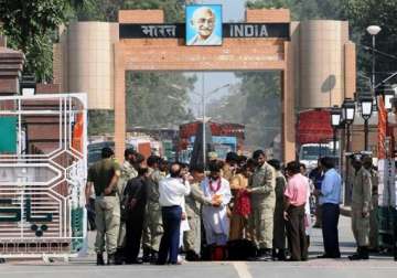 india releases 22 pakistani prisoners at wagah border