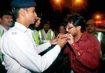 government suspends over 1 000 licenses for drunk driving in delhi