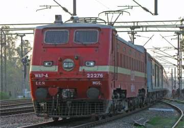 railways cancel 26 trains over maoist threat