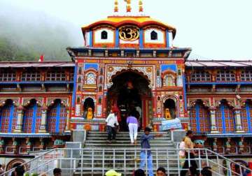 badrinath highway in uttarakhand closed after snowfall