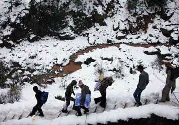 one killed in kashmir avalanche