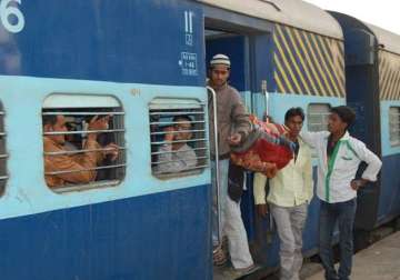 delhi agra train fare less than 1 kg of apples railways