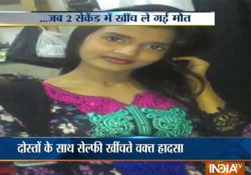 mumbai girl falls while clicking selfie youth jumps to save her both feared drowned