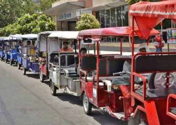 e rickshaws are illegal ban to continue hc