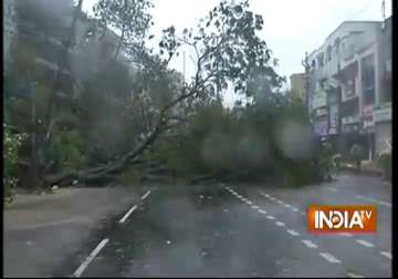 hudhud loses intensity imd