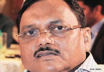 noida engineer yadav singh suspended by up govt