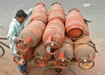 aadhar not must for lpg subsidy under modified dbt