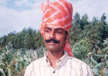 know gajendra singh the farmer who committed suicide at aap rally